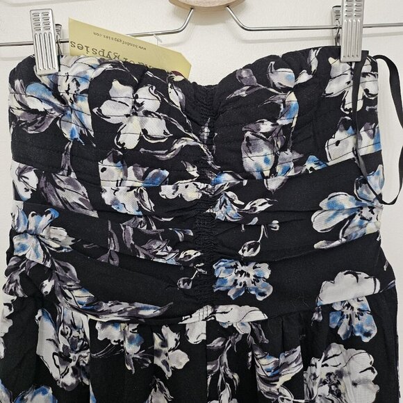 NWT Band of Gypsies Women’s Black Florals Strapless Sweetheart Jumpsuit Size M - Picture 5 of 9